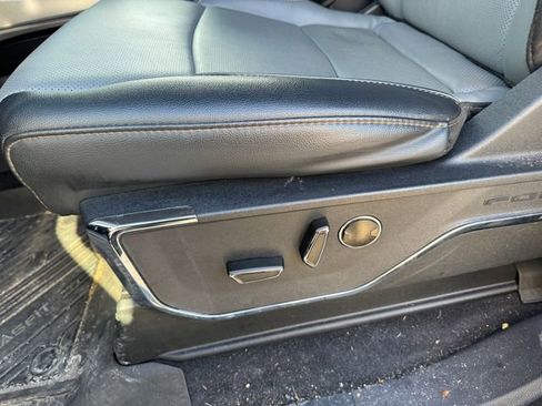 Used 2023 Ford F150 Lightning Lariat image 13