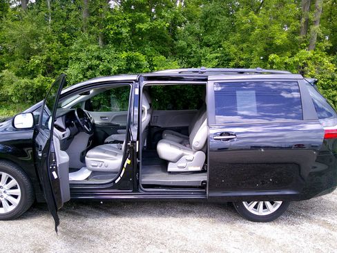 Used 2015 Toyota Sienna XLE Premium image 6