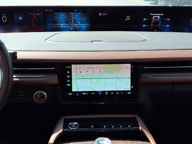 New 2027 Lincoln Navigator Reserve AWD/4WD image 11