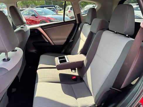 Used 2015 Toyota RAV4 LE AWD/4WD image 32