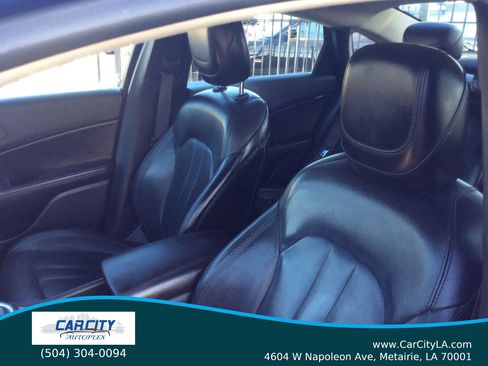 Used 2017 Chrysler 200 Limited Platinum w/ Comfort & Convenience Group image 16
