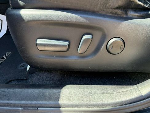 Used 2013 Toyota RAV4 Limited AWD/4WD image 32