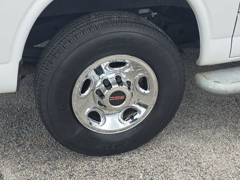 Used 2024 GMC Savana 2500 w/ Driver Convenience Package image 9