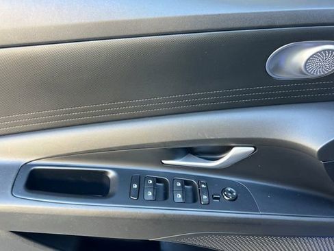 Used 2023 Hyundai Elantra SEL FWD image 13