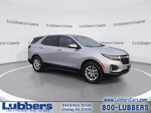 Used 2022 Chevrolet Equinox LT image 2