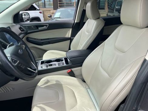 Used 2022 Ford Edge Titanium image 10