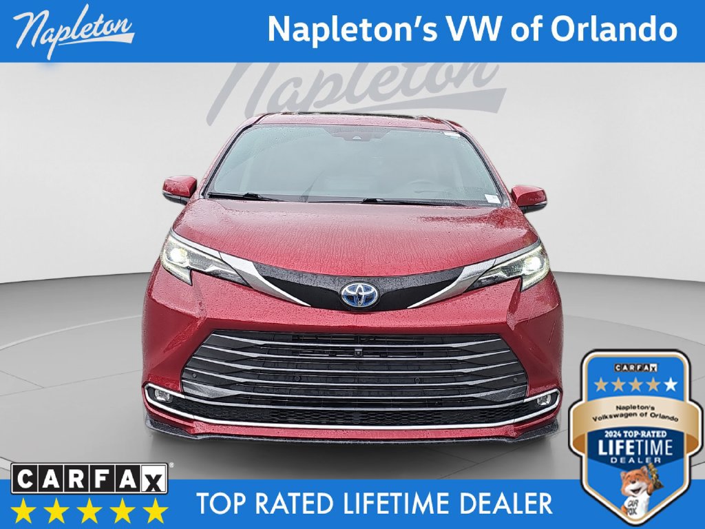Used 2024 Toyota Sienna Platinum FWD image 9
