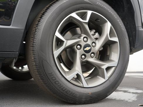 Certified 2025 Chevrolet Trax LT w/ LT Convenience Package FWD image 32