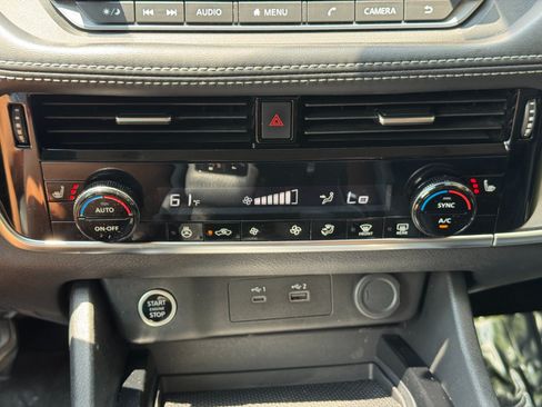 Used 2023 Nissan Rogue SV w/ SV Premium Package FWD image 25