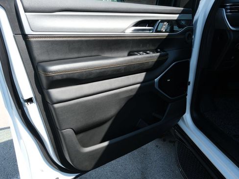 New 2026 Jeep Grand Wagoneer 4WD image 15