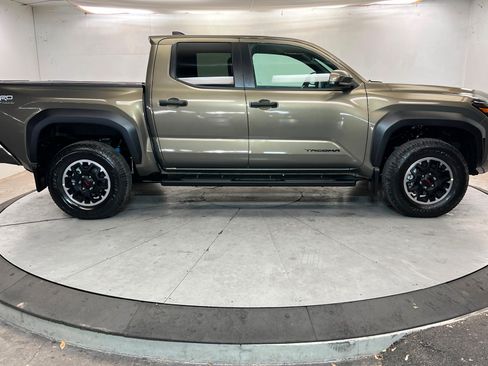 Used 2025 Toyota Tacoma TRD Off-Road AWD/4WD image 7