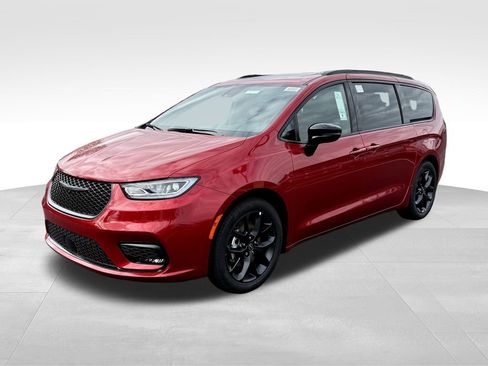 New 2026 Chrysler Pacifica Limited w/ Uconnect Theater Family Group image 3