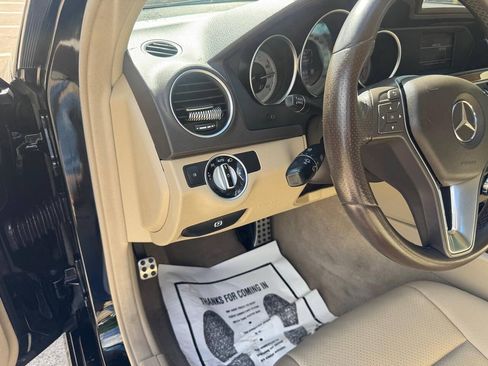 Used 2012 Mercedes-Benz C 250 Sedan image 23