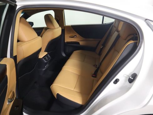 Certified 2025 Lexus ES 300h w/ Premium Package image 21