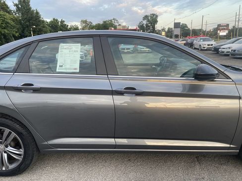 Used 2019 Volkswagen Jetta R-Line FWD image 4
