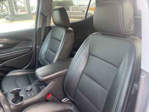 Used 2024 GMC Terrain SLT image 9