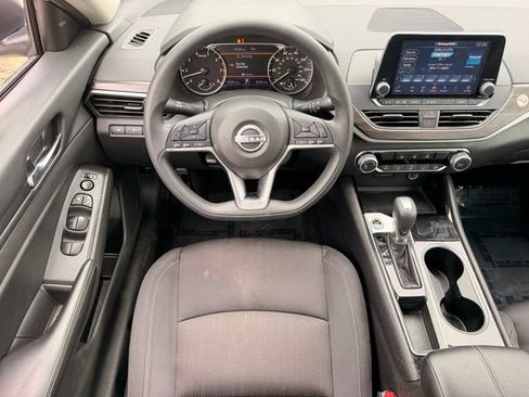Used 2024 Nissan Altima 2.5 SV FWD image 14