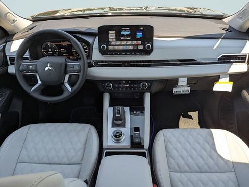 New 2025 Mitsubishi Outlander SEL image 14