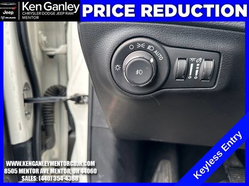 Used 2020 Jeep Compass Latitude w/ Cold Weather Group AWD/4WD image 13