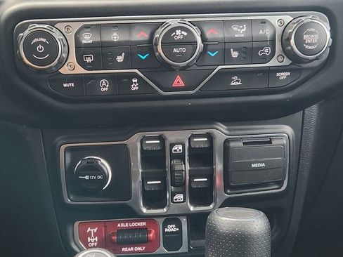 Used 2023 Jeep Gladiator Mojave w/ Cold Weather Group image 17