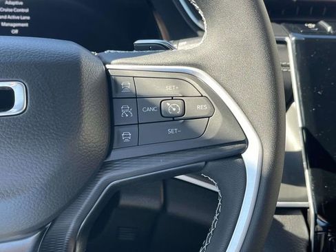 New 2025 Jeep Grand Cherokee L Laredo image 19