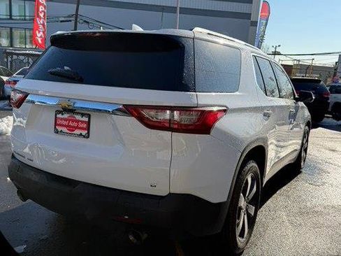 Used 2019 Chevrolet Traverse LT w/ LT Premium Package image 7