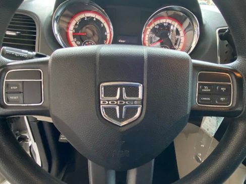 Used 2016 Dodge Grand Caravan SXT image 18