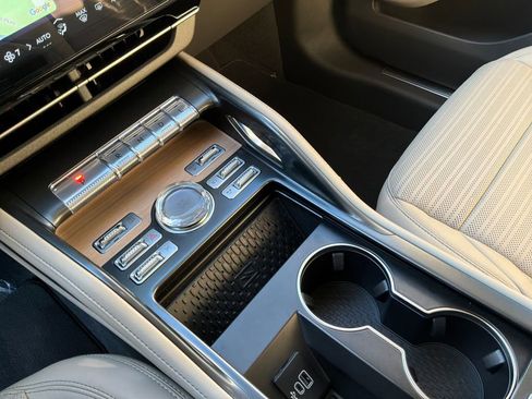 Used 2025 Lincoln Nautilus Reserve w/ Jet Appearance Package image 17