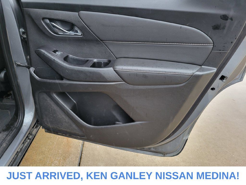 Used 2020 Chevrolet Traverse LT w/ LPO, Floor Liner Package AWD/4WD image 21