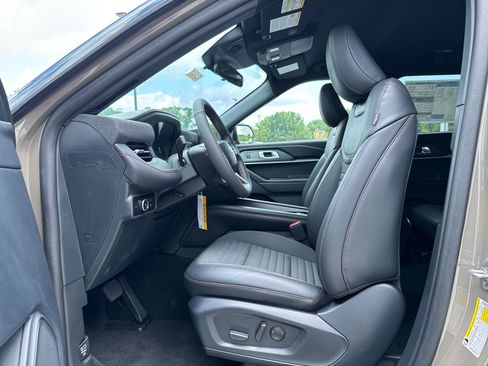 New 2026 Ford Explorer ST-Line w/ ST-Line Street Pack AWD/4WD image 5