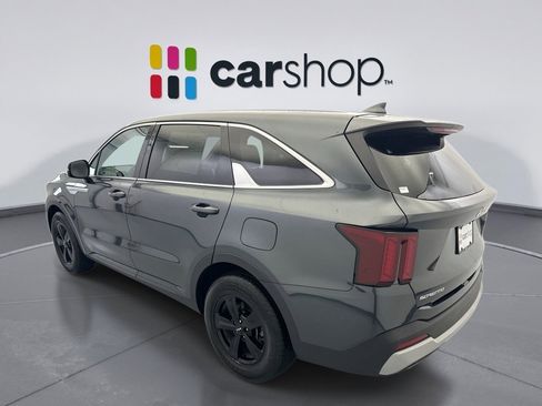 Used 2025 Kia Sorento LX FWD image 3