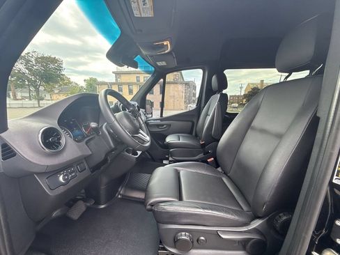 Used 2023 Mercedes-Benz Sprinter 2500 image 14