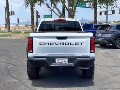 Used 2025 Chevrolet Colorado ZR2 w/ Technology Package AWD/4WD image 5