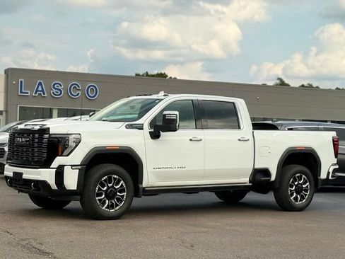 Used 2025 GMC Sierra 3500 Denali Ultimate w/ LPO, GMC Protection Package AWD/4WD image 1
