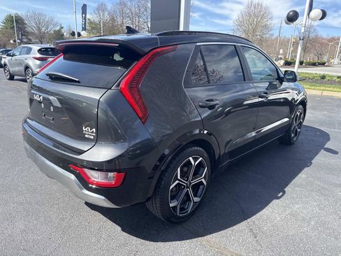 Used 2023 Kia Niro EX Touring FWD image 8