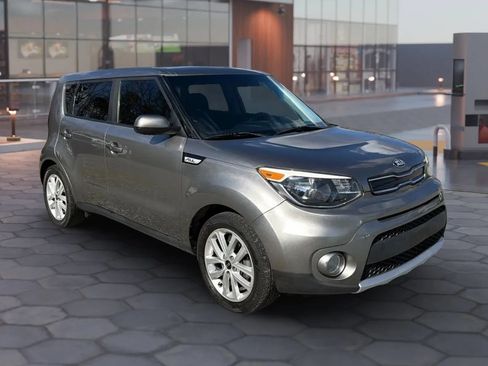 Used 2018 Kia Soul + FWD image 18
