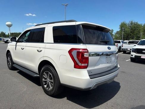 Used 2018 Ford Expedition XLT w/ Equipment Group 202A AWD/4WD image 14