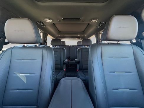 New 2026 Hyundai Palisade Calligraphy FWD image 2