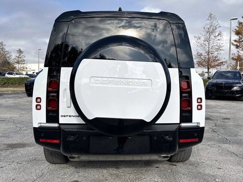 Used 2024 Land Rover Defender 130 X-Dynamic SE image 4