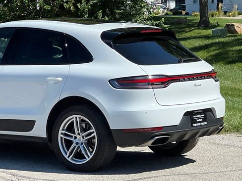 Certified 2021 Porsche Macan AWD/4WD image 10
