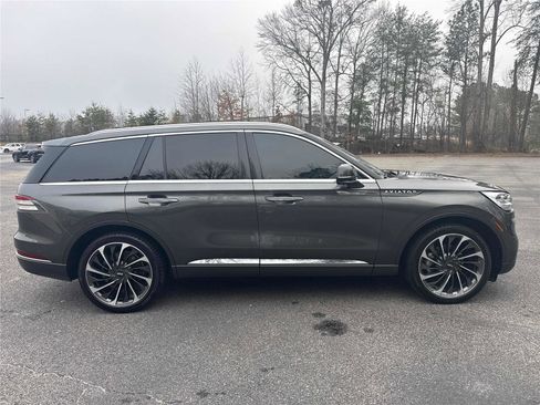 Used 2020 Lincoln Aviator Reserve w/ Equipment Group 202A image 4