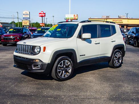 Used 2017 Jeep Renegade Latitude w/ Cold Weather Group AWD/4WD image 3