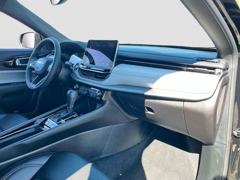 Certified 2025 Jeep Compass Limited image 25