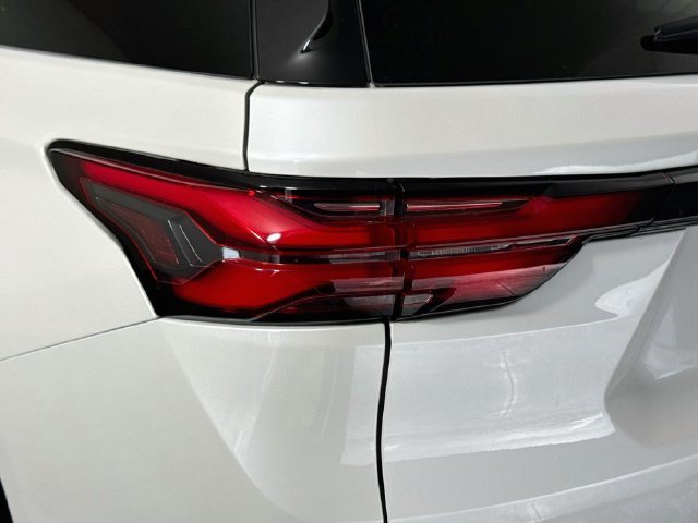 Used 2023 Chevrolet Traverse Premier w/ Redline Edition FWD image 35