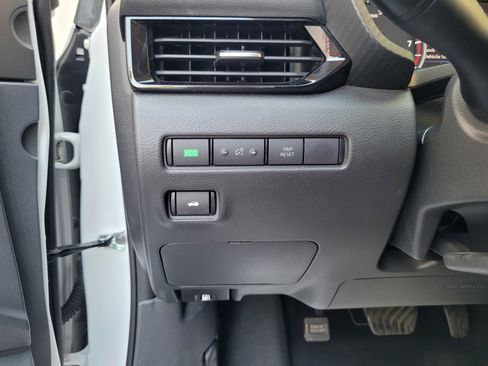 Used 2024 Nissan Sentra SV FWD image 24