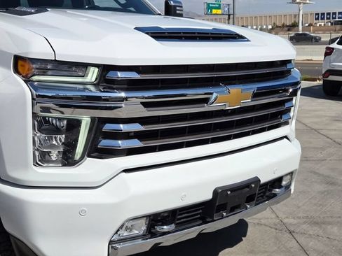 Certified 2021 Chevrolet Silverado 2500 High Country w/ Z71 Off-Road Package AWD/4WD image 8