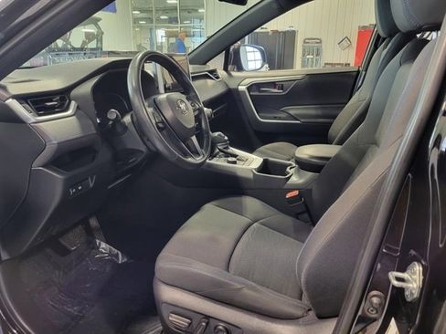 Used 2023 Toyota RAV4 SE image 9