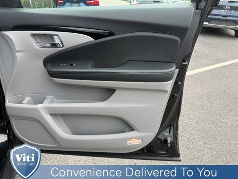 Used 2018 Honda Pilot Touring image 29