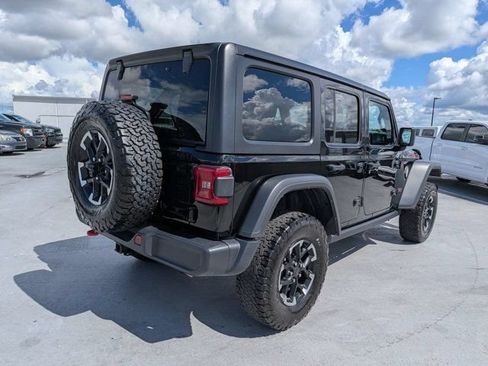 Used 2025 Jeep Wrangler Unlimited Rubicon AWD/4WD image 4