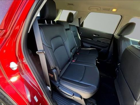 New 2026 Nissan Pathfinder SL image 10